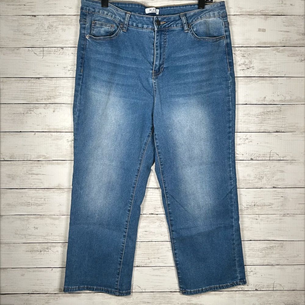 BLEU High Rise Wide Leg Crop Stretch Jeans 16
In excellent clean condition
